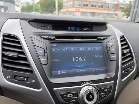 Used 2014 Hyundai Elantra Limited w/ Option Group 03 FWD image 16