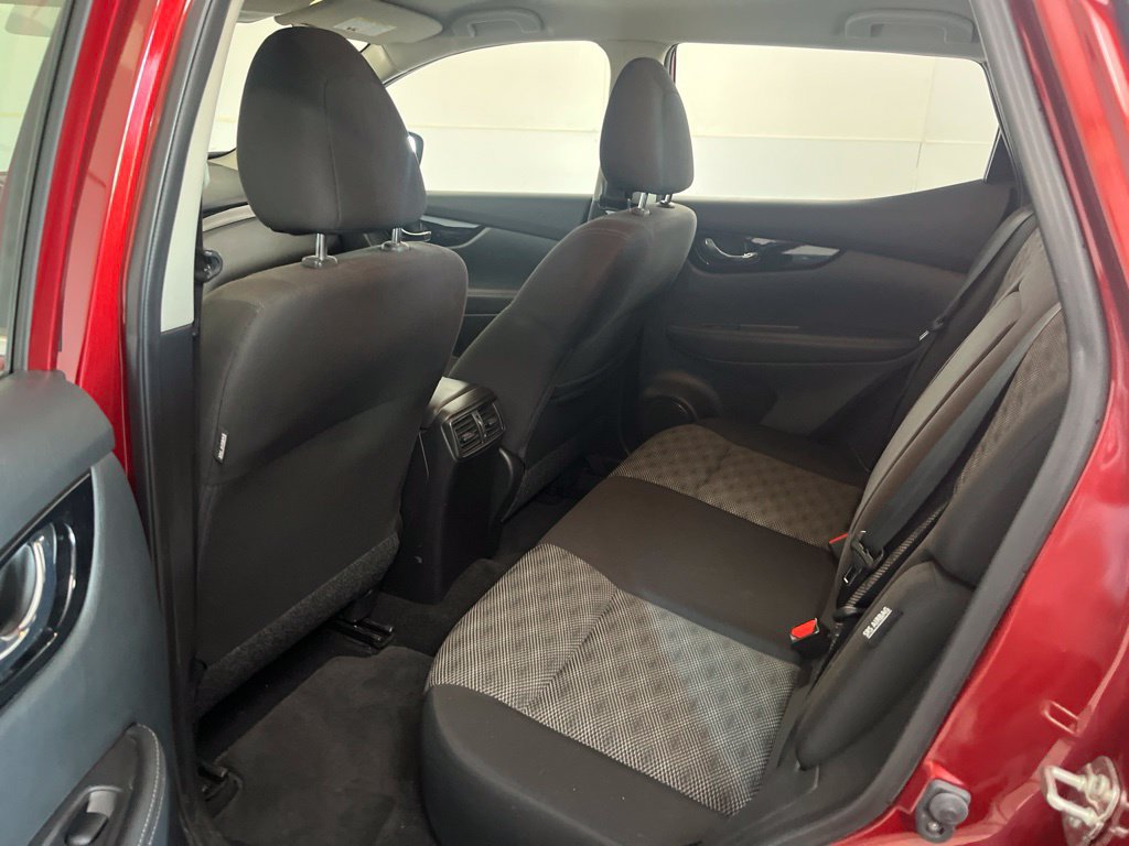 Used 2022 Nissan Rogue Sport SV AWD/4WD image 25