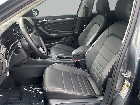Used 2023 Volkswagen Jetta SE w/ Panoramic Sunroof Package FWD image 9