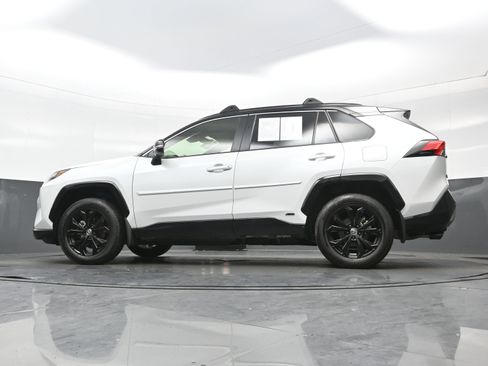 Used 2025 Toyota RAV4 XSE w/ Advanced Technology Package AWD/4WD image 30