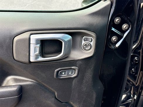 Used 2021 Jeep Gladiator Willys image 18