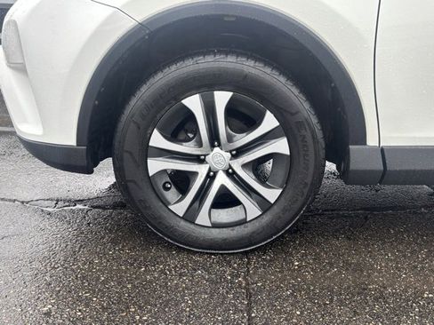 Used 2016 Toyota RAV4 LE image 10