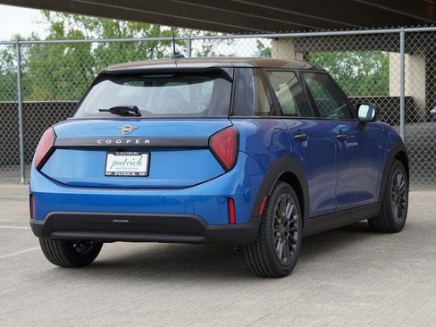 Used 2025 MINI Cooper 4-Door Hardtop FWD image 4