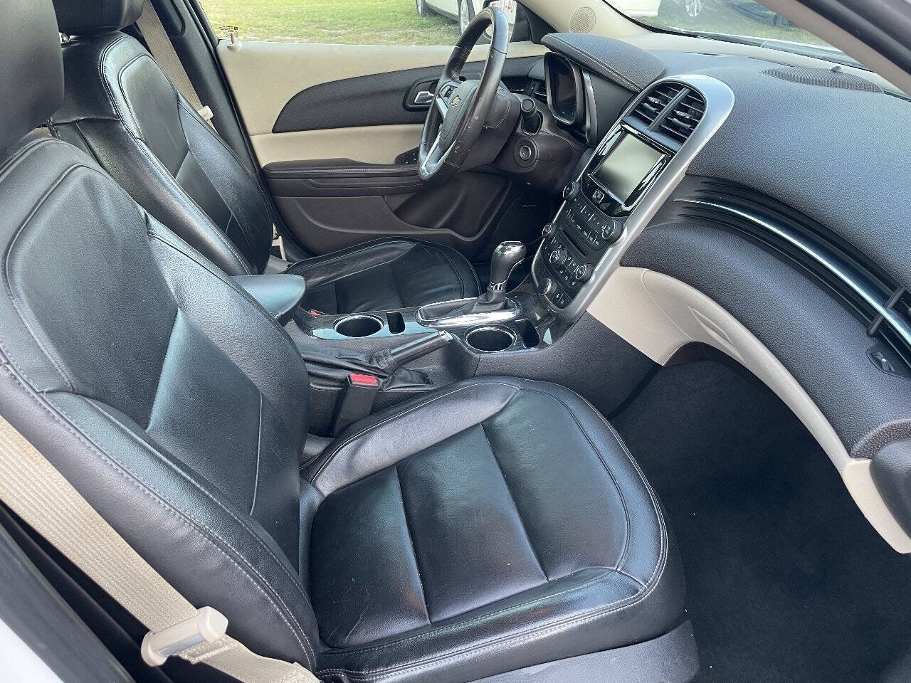 Used 2015 Chevrolet Malibu LT w/ Leather Package FWD image 9