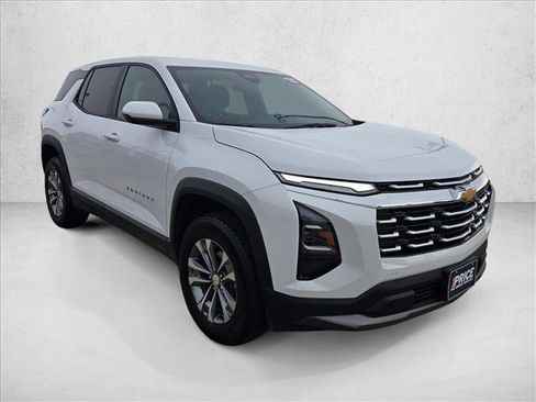Used 2025 Chevrolet Equinox LT AWD/4WD image 3