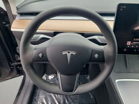 Used 2024 Tesla Model Y Performance image 14