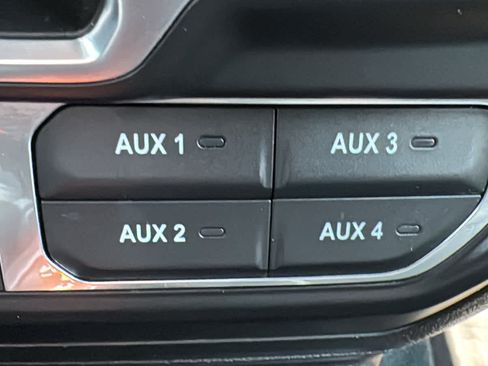 Used 2022 Jeep Wrangler Unlimited Sahara AWD/4WD image 18