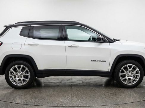 Used 2025 Jeep Compass Limited image 11