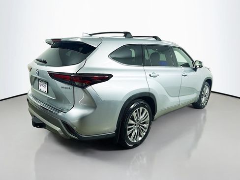 Certified 2024 Toyota Highlander Platinum AWD/4WD image 8