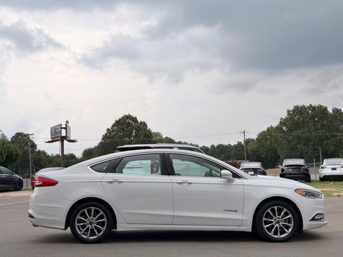 Used 2017 Ford Fusion SE w/ Equipment Group 602A FWD image 6