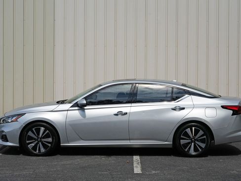 Used 2019 Nissan Altima 2.5 SV FWD image 45