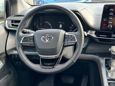 Certified 2022 Toyota Sienna XSE image 40