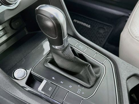 Used 2019 Volkswagen Tiguan SE w/ Panoramic Sunroof Package FWD image 24