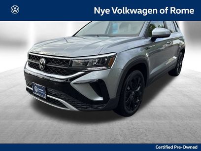 Used 2023 Volkswagen Taos SE w/ Black Wheel Package