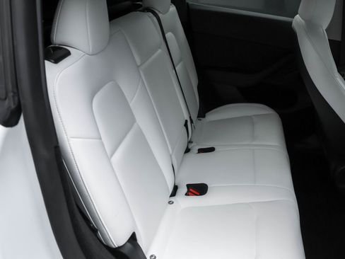 Used 2024 Tesla Model Y Performance image 20