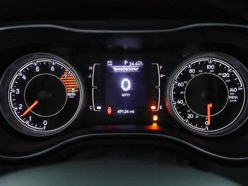 Used 2019 Jeep Cherokee Latitude Plus w/ Comfort/Convenience Group image 11