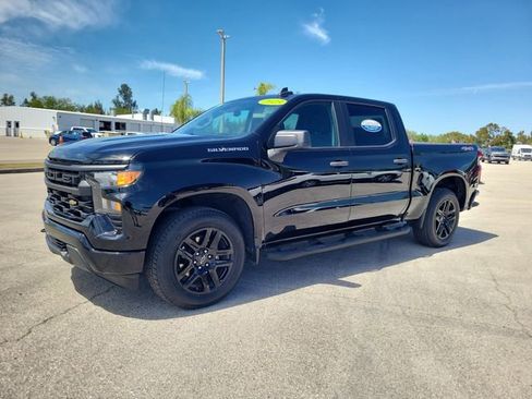 Certified 2023 Chevrolet Silverado 1500 Custom image 2