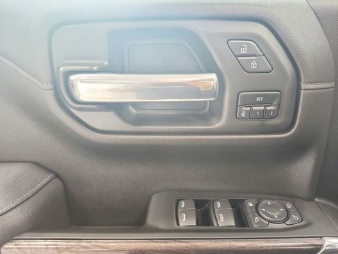 Used 2021 Chevrolet Silverado 1500 LTZ AWD/4WD image 34