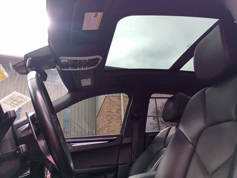 Used 2021 Porsche Macan image 16