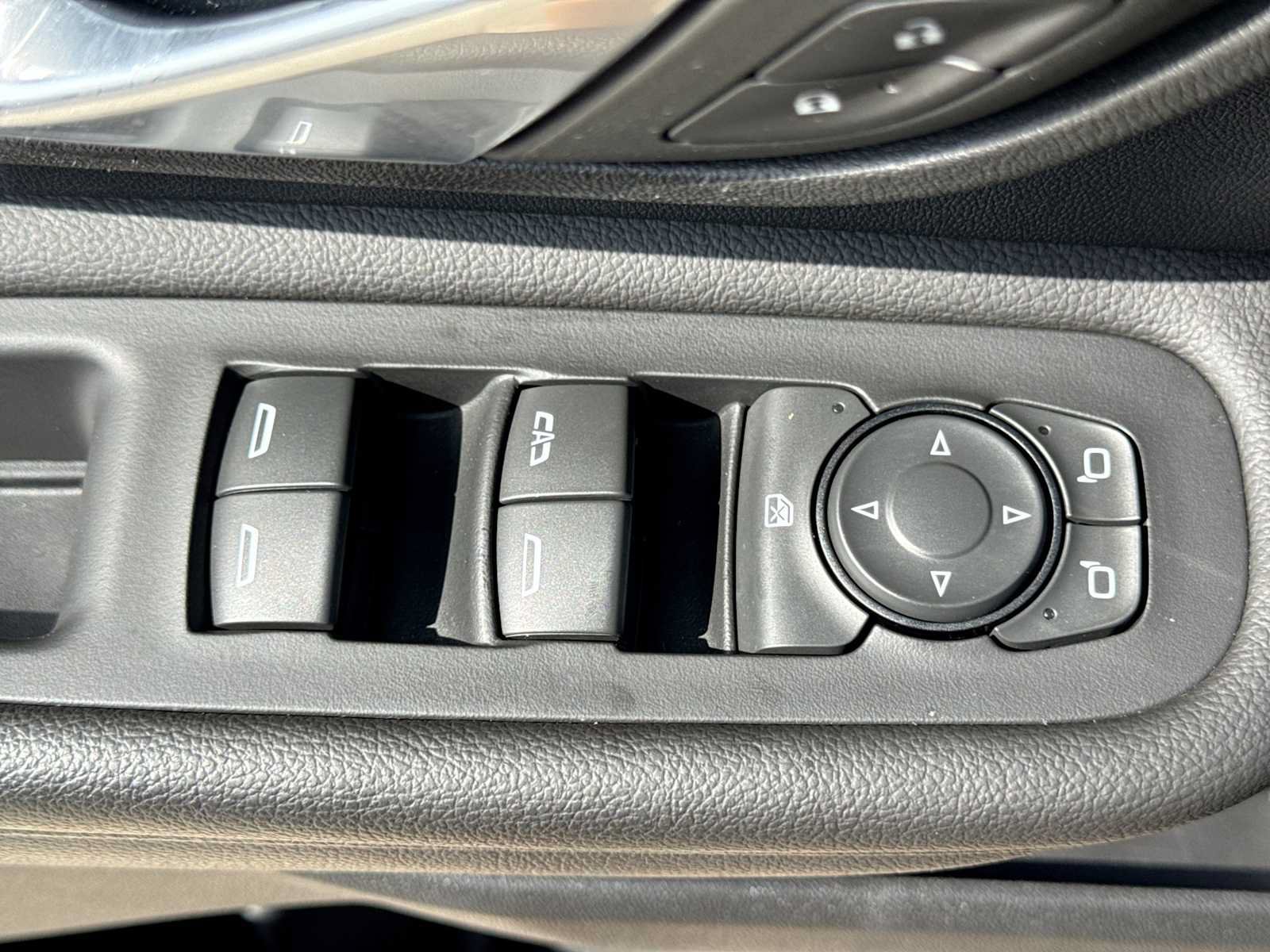 Used 2022 GMC Terrain SLT w/ Tech Package FWD image 16