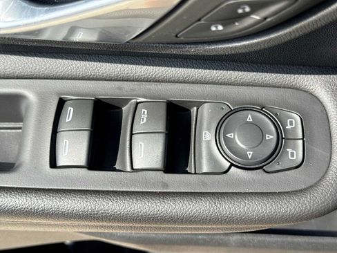 Used 2022 GMC Terrain SLT w/ Tech Package FWD image 16