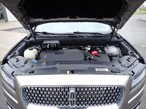 Used 2019 Lincoln Nautilus Premier AWD/4WD image 13