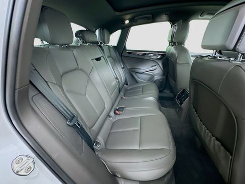Certified 2025 Porsche Macan AWD/4WD image 29