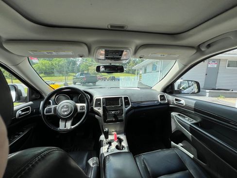 Used 2011 Jeep Grand Cherokee Laredo AWD/4WD image 12
