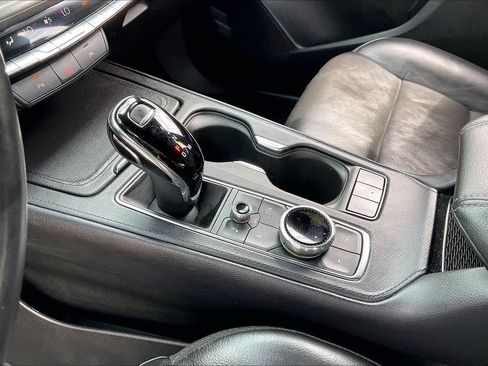 Used 2024 Cadillac XT4 Premium Luxury image 16