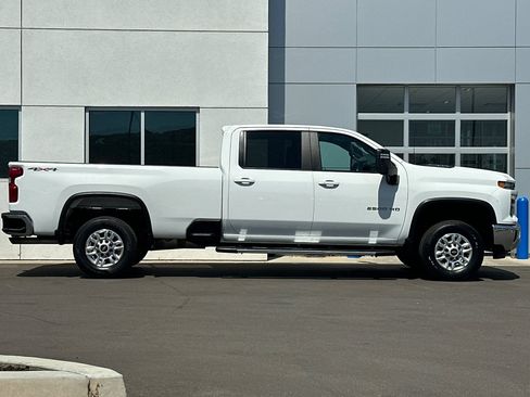 Used 2025 Chevrolet Silverado 2500 LT w/ Convenience Package AWD/4WD image 3