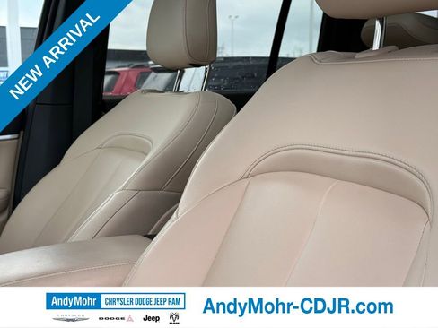 Certified 2025 Jeep Grand Cherokee Limited w/ Trailer Tow Package image 18