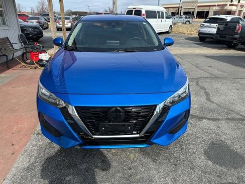 Used 2022 Nissan Sentra SV image 2