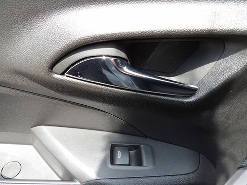 Certified 2024 Chevrolet Trax RS w/ Sunroof Package FWD image 28