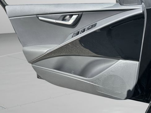 Certified 2025 Kia Niro EX FWD image 27
