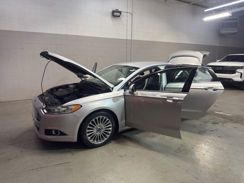 Used 2016 Ford Fusion Titanium FWD image 9