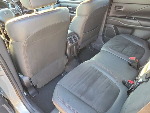 Used 2020 Mitsubishi Outlander SE FWD image 14