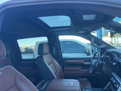 Used 2025 GMC Sierra 2500 Denali Ultimate image 9