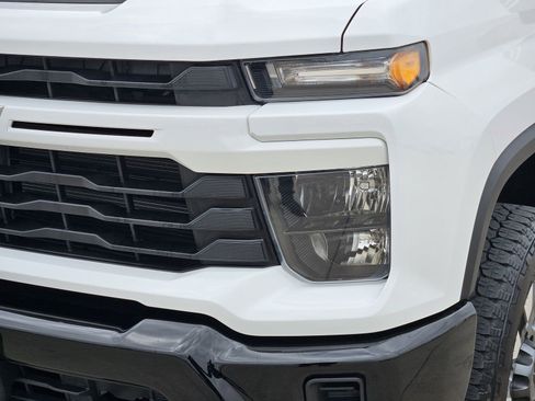 Used 2024 Chevrolet Silverado 2500 Custom w/ Custom Value Package image 12