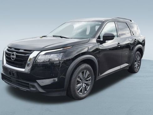 Used 2023 Nissan Pathfinder SV image 3