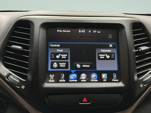 Used 2016 Jeep Cherokee Latitude w/ Cold Weather Group AWD/4WD image 24