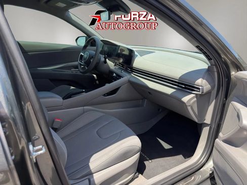 Used 2024 Hyundai Elantra SEL FWD image 15