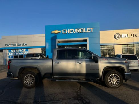 Used 2026 Chevrolet Silverado 2500 LTZ w/ LTZ Plus Package AWD/4WD image 9