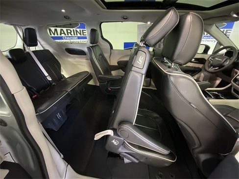 Used 2024 Chrysler Pacifica Limited image 33