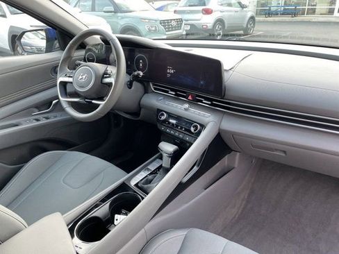 Used 2023 Hyundai Elantra SEL w/ Convenience Package FWD image 7