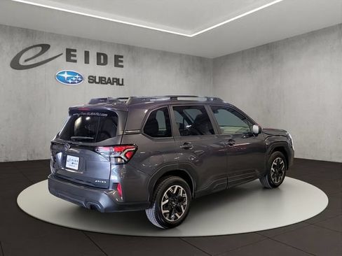 Used 2025 Subaru Forester Premium AWD/4WD image 11