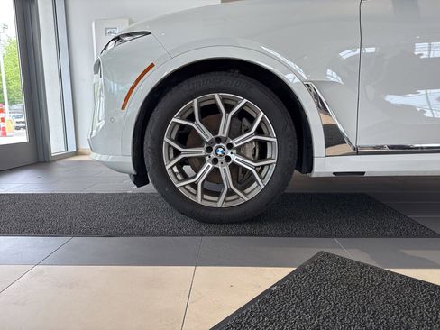 Used 2024 BMW X7 xDrive40i w/ Premium Package AWD/4WD image 10