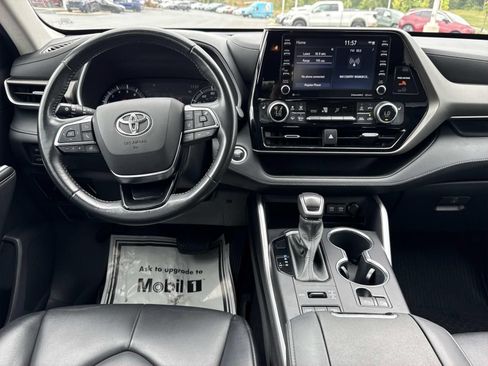 Used 2021 Toyota Highlander XLE AWD/4WD image 7