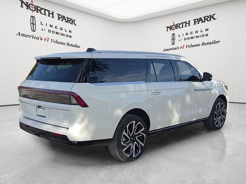 New 2027 Lincoln Navigator L Reserve AWD/4WD image 5