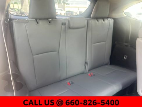 Used 2022 Toyota Highlander XLE AWD/4WD image 8