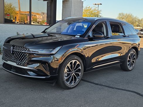 Used 2024 Lincoln Nautilus Reserve w/ Equipment Group 202A image 3